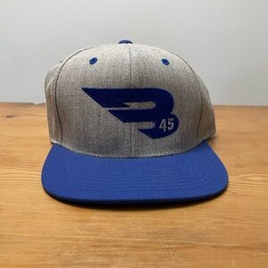 B45 Baseball snapback with green underbill